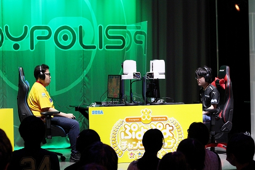 画像ギャラリー No.009のサムネイル画像 / 「ぷよぷよチャンピオンシップ SEASON5 STAGE2 決勝トーナメント」レポート。2年半ぶりの有観客開催,プロ大会を制したのはともくん選手