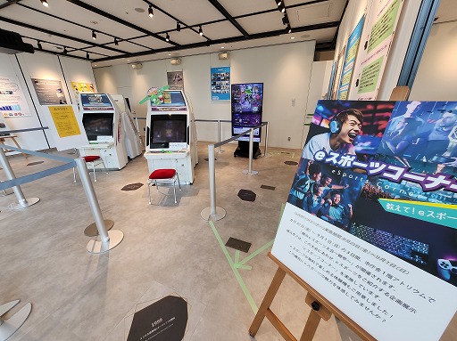 画像ギャラリー No.002のサムネイル画像 / 横浜市役所にeスポーツの展示コーナーが登場。「ハイパーストリートファイターII」「ぷよぷよ通」を自由に体験可能な筐体も設置中