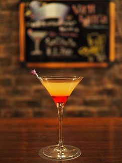 画像ギャラリー No.003のサムネイル画像 / PS4/Switch版「VA-11 Hall-A(ヴァルハラ)」,限定缶バッジなどがもらえる発売記念コラボバーが本日オープン