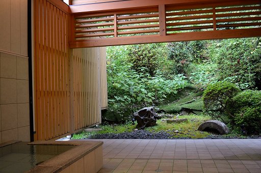 画像ギャラリー No.009のサムネイル画像 / 「ロマンシング佐賀2021」は“SAGA風呂”で温泉旅行だ! 3つの温泉地で立派なコラボモニュメントやドット絵マンホールを巡ろう