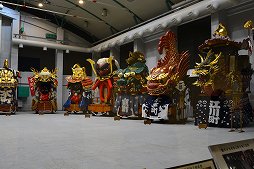 画像ギャラリー No.034のサムネイル画像 / ロマ佐賀列車に乗って冒険の旅に出よう。ラッピング列車や唐津市・佐賀市でのマンホール巡りが楽しめる「ロマンシング佐賀2022」現地レポート