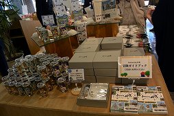 画像ギャラリー No.035のサムネイル画像 / ロマ佐賀列車に乗って冒険の旅に出よう。ラッピング列車や唐津市・佐賀市でのマンホール巡りが楽しめる「ロマンシング佐賀2022」現地レポート