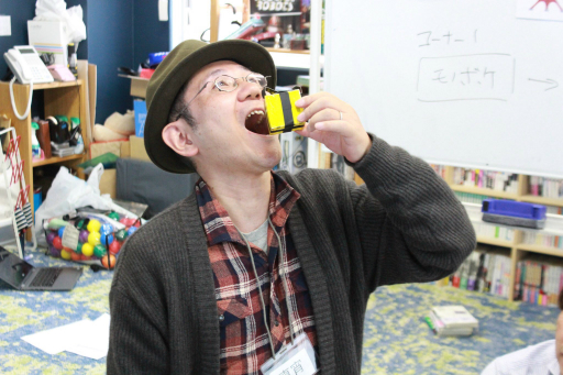 画像ギャラリー No.007のサムネイル画像 / アニメ「逆転裁判」のリアル脱出ゲーム「人気よしもと芸人殺人事件」,事前販売される「公演パンフレット」の内容が公開