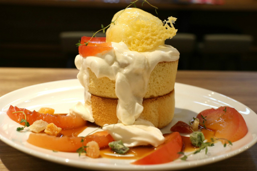 画像ギャラリー No.015のサムネイル画像 / カプコンカフェ「逆転裁判」コラボメニュー試食会をレポート。マジシャン姿のキャラクターがあしらわれたグッズも展開