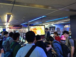 画像ギャラリー No.003のサムネイル画像 / 「ストリートファイターV タイプアーケード」の3on3全国大会が開幕。5月25日に行われた秋葉原HEY予選のレポートが公開