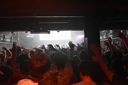 画像ギャラリー No.002のサムネイル画像 / 夏の暑さに負けない“熱さ”で盛り上がった「WACCA」×「HARDCORE TANO*C」のコラボイベント「TANO*C FES」レポート