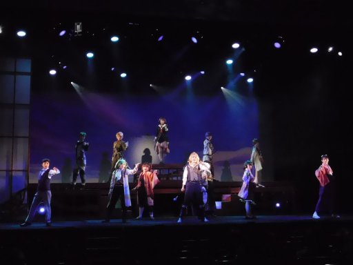 画像ギャラリー No.010のサムネイル画像 / 美しい歌声で紡がれる黒龍の神子とダリウスの物語。演劇女子部「遙かなる時空の中で6 外伝 〜黄昏ノ仮面〜」ゲネプロ公演レポート