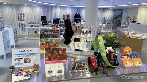 画像ギャラリー No.033のサムネイル画像 / 「あんさんぶるスターズ!!ストア」が秋葉原にオープン! 「あんスタグッズおはなし団」特別回の店舗ロケをフォトレポート&ミニインタビュー