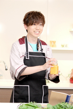 画像ギャラリー No.001のサムネイル画像 / 「あんスタ!!」配信番組「CAFE CINNAMON ニキズキッチン」第17回フォトレポート。収録後インタビューをお届け