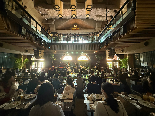 画像ギャラリー No.001のサムネイル画像 / ESバンドの熱い演奏! 阿座上洋平さん&豊島修平さんもゲストで登場! 「あんスタ!!」名曲をバンド生演奏で届ける「ENSEMBLE STARS!! BAND LIVE」レポート