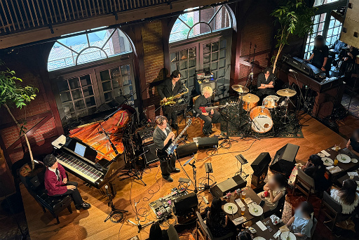 画像ギャラリー No.010のサムネイル画像 / ESバンドの熱い演奏! 阿座上洋平さん&豊島修平さんもゲストで登場! 「あんスタ!!」名曲をバンド生演奏で届ける「ENSEMBLE STARS!! BAND LIVE」レポート