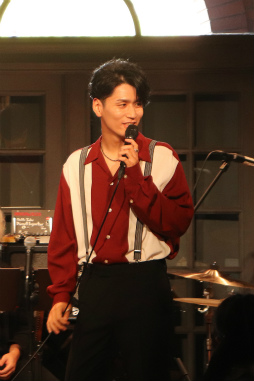 画像ギャラリー No.013のサムネイル画像 / ESバンドの熱い演奏! 阿座上洋平さん&豊島修平さんもゲストで登場! 「あんスタ!!」名曲をバンド生演奏で届ける「ENSEMBLE STARS!! BAND LIVE」レポート