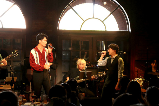 画像ギャラリー No.018のサムネイル画像 / ESバンドの熱い演奏! 阿座上洋平さん&豊島修平さんもゲストで登場! 「あんスタ!!」名曲をバンド生演奏で届ける「ENSEMBLE STARS!! BAND LIVE」レポート