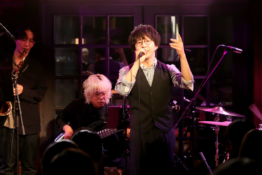 画像ギャラリー No.025のサムネイル画像 / ESバンドの熱い演奏! 阿座上洋平さん&豊島修平さんもゲストで登場! 「あんスタ!!」名曲をバンド生演奏で届ける「ENSEMBLE STARS!! BAND LIVE」レポート