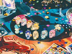 画像ギャラリー No.013のサムネイル画像 / 10周年の“舞台裏”に潜入。「あんスタ！！」記念グッズ撮影現場レポート＆神尾晋一郎さん，中島ヨシキさんインタビュー