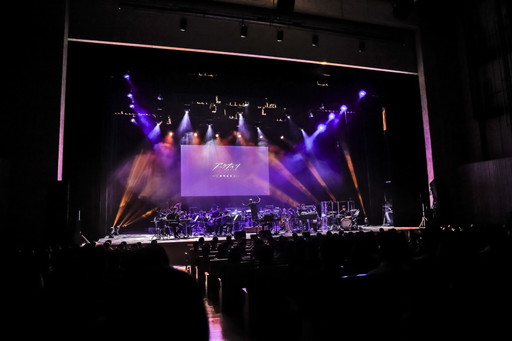 Imagens de miniatura da Galeria de Imagens No.004 / Relatório sobre a apresentação noturna do concerto de cinema