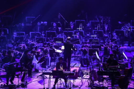 Galeria de imagens No.009 Imagens / relatórios de miniatura sobre a apresentação noturna do concerto de cinema