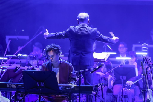 Galeria de imagens nº 016 Imagens / relatórios de miniatura sobre a apresentação noturna do concerto de cinema