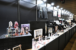 ���������꡼ No.023�Υ���ͥ������ / �֥������ʥ��ġ�6��ǯ��ǰ���٥�ȥ�ݡ�����ε���Х롼��ϥܥ�Ũ�Υ��������ƥ�����Ϥ�Ƹ�����������ޤ�Ÿ��