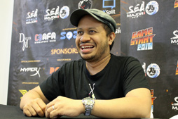 画像ギャラリー No.002のサムネイル画像 / 「FFXV」のリードゲームデザイナーからインディーズゲーム開発者へ転身。日本でキャリアをスタートしたマレーシア人開発者がてがける「No Straight Roads」とは