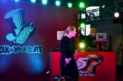 画像ギャラリー No.003のサムネイル画像 / 「ペルソナ5 ザ・ロイヤル」発売記念ミニライブが開催。夜の渋谷にペルソナサウンドが鳴り響いた