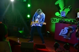 画像ギャラリー No.008のサムネイル画像 / 「ペルソナ5 ザ・ロイヤル」発売記念ミニライブが開催。夜の渋谷にペルソナサウンドが鳴り響いた