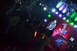 画像ギャラリー No.009のサムネイル画像 / 「ペルソナ5 ザ・ロイヤル」発売記念ミニライブが開催。夜の渋谷にペルソナサウンドが鳴り響いた