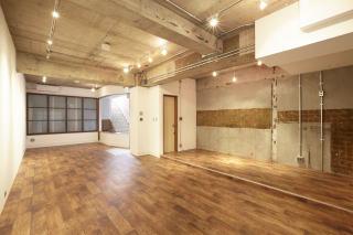 画像ギャラリー No.002のサムネイル画像 / 「伊勢志摩ミステリー案内 偽りの黒真珠」を題材とした写真展「偽りの写真展」が5月11日に開催