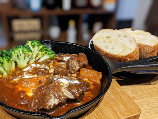 画像ギャラリー No.009のサムネイル画像 / 俺のコラボカフェ:Menu 010 「ドラゴンスレイヤー英雄伝説」のセリオス王子が好きな「ビーフシチュー」に挑戦。スライムいじめの後はこれ