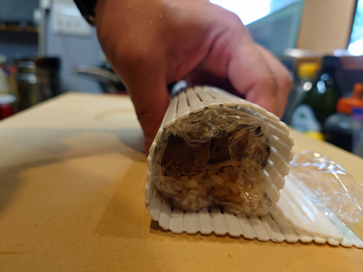 画像ギャラリー No.004のサムネイル画像 / 俺のコラボカフェ:Menu 032 「黒い砂漠」とコラボしたCa va(サヴァ)?缶で作る,ツヤのある黒サバ寿司