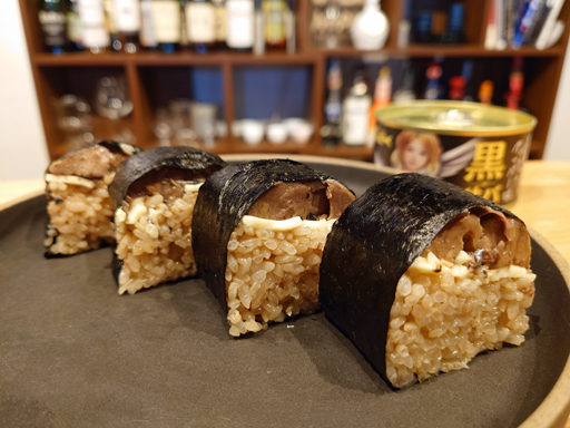 画像ギャラリー No.006のサムネイル画像 / 俺のコラボカフェ:Menu 032 「黒い砂漠」とコラボしたCa va(サヴァ)?缶で作る,ツヤのある黒サバ寿司