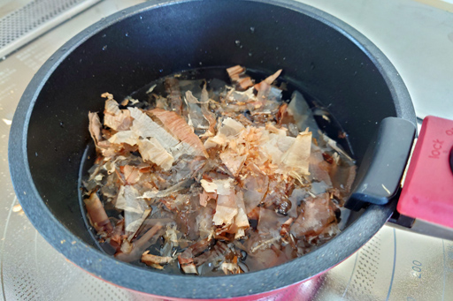 画像ギャラリー No.003のサムネイル画像 / 俺のコラボカフェ:Menu 035 今年は「装甲悪鬼村正」に出てくる,揚げ玉がバチバチ鳴るたぬきそばで年を越す