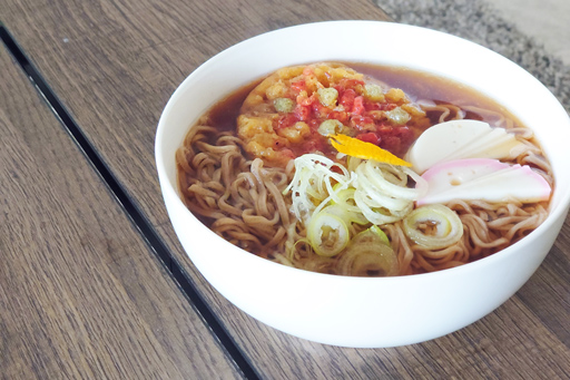 画像ギャラリー No.006のサムネイル画像 / 俺のコラボカフェ:Menu 035 今年は「装甲悪鬼村正」に出てくる,揚げ玉がバチバチ鳴るたぬきそばで年を越す