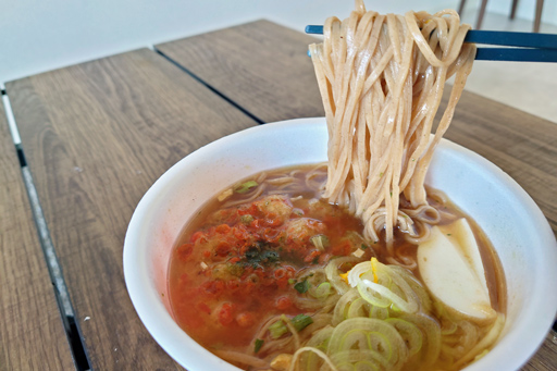 画像ギャラリー No.007のサムネイル画像 / 俺のコラボカフェ:Menu 035 今年は「装甲悪鬼村正」に出てくる,揚げ玉がバチバチ鳴るたぬきそばで年を越す