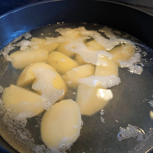 画像ギャラリー No.004のサムネイル画像 / 俺のコラボカフェ:Menu 037 「Pokémon LEGENDS アルセウス」にも出てくる「いももち」は,北海道民のソウルフードだ