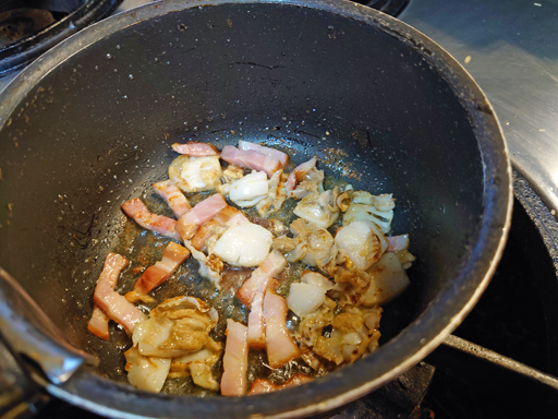 画像ギャラリー No.004のサムネイル画像 / 俺のコラボカフェ:Menu 040 「あつまれ どうぶつの森」のサンクスギビングデーで作られる「クラムチャウダー」は,隠し味がポイント