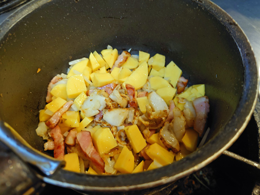 画像ギャラリー No.005のサムネイル画像 / 俺のコラボカフェ:Menu 040 「あつまれ どうぶつの森」のサンクスギビングデーで作られる「クラムチャウダー」は,隠し味がポイント