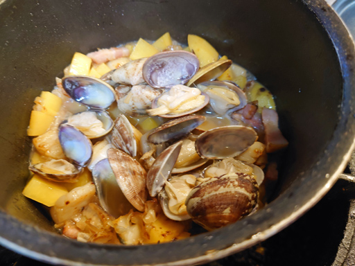 画像ギャラリー No.006のサムネイル画像 / 俺のコラボカフェ:Menu 040 「あつまれ どうぶつの森」のサンクスギビングデーで作られる「クラムチャウダー」は,隠し味がポイント