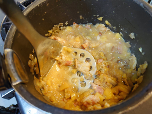 画像ギャラリー No.007のサムネイル画像 / 俺のコラボカフェ:Menu 040 「あつまれ どうぶつの森」のサンクスギビングデーで作られる「クラムチャウダー」は,隠し味がポイント