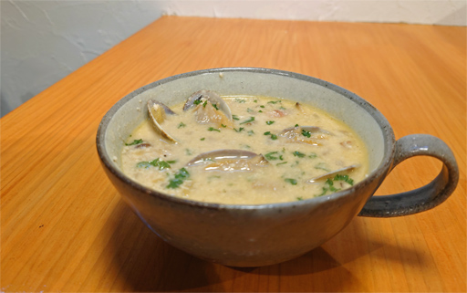 画像ギャラリー No.009のサムネイル画像 / 俺のコラボカフェ:Menu 040 「あつまれ どうぶつの森」のサンクスギビングデーで作られる「クラムチャウダー」は,隠し味がポイント