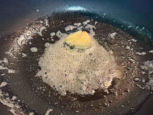 画像ギャラリー No.004のサムネイル画像 / 「ファイアーエムブレム 風花雪月」の食堂メニューは全部うまそうなので,「2種の魚のバター焼き」で味を検証。俺のコラボカフェ:Menu 082