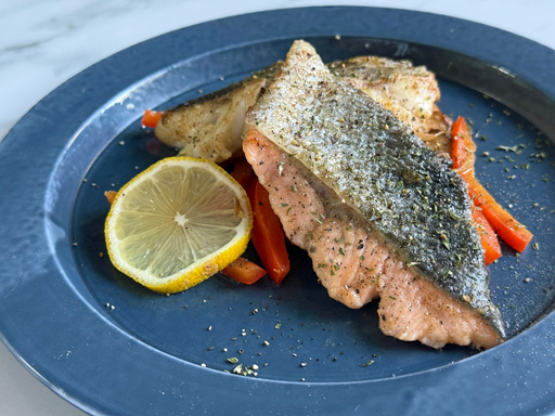 画像ギャラリー No.008のサムネイル画像 / 「ファイアーエムブレム 風花雪月」の食堂メニューは全部うまそうなので,「2種の魚のバター焼き」で味を検証。俺のコラボカフェ:Menu 082