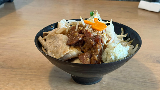 画像ギャラリー No.007のサムネイル画像 / 「ウマ娘」新シナリオはラーメンが主役！東京代表「ガッツリ豚ラーメン」を本気で再現。俺のコラボカフェ：Menu 090