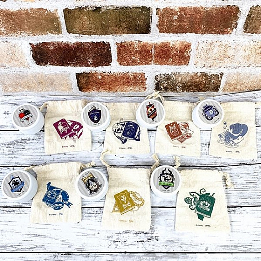 画像ギャラリー No.008のサムネイル画像 / 「ディズニー ツイステッドワンダーランド」,ミニ巾着と缶のセットが登場