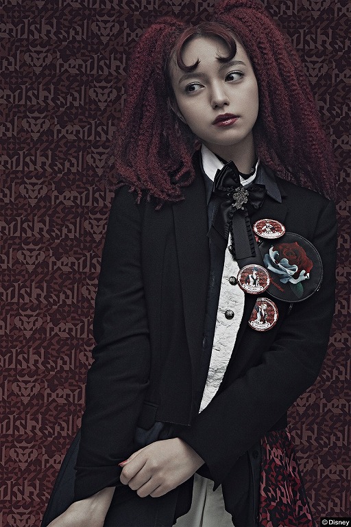 画像ギャラリー No.001のサムネイル画像 / R4G,「ツイステ」のアイテムで全身コーディネートしたLOOK BOOKを公開