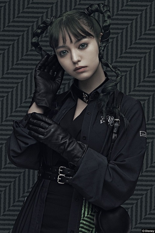 画像ギャラリー No.006のサムネイル画像 / R4G,「ツイステ」のアイテムで全身コーディネートしたLOOK BOOKを公開