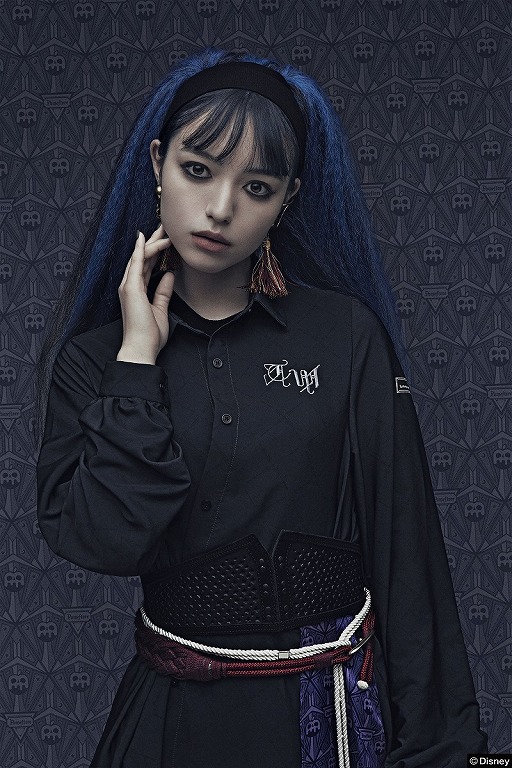 画像ギャラリー No.015のサムネイル画像 / R4G,「ツイステ」のアイテムで全身コーディネートしたLOOK BOOKを公開