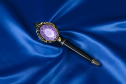 画像ギャラリー No.006のサムネイル画像 / ディズニーアンバサダーホテルに「ツイステ」仕様の客室とケーキセットが10月1日より期間限定で登場