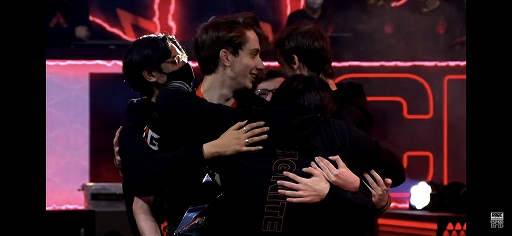 画像ギャラリー No.002のサムネイル画像 / 「Apex Legends」の世界大会“Year 2 ALGS Split 2 Playoffs”にて,プロeスポーツチームReigniteが優勝