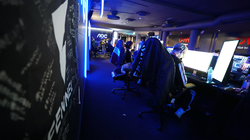 画像ギャラリー No.002のサムネイル画像 / FENNELが「ALGS Play Offs」に出場し,チャンオピオンシップへの出場権を獲得